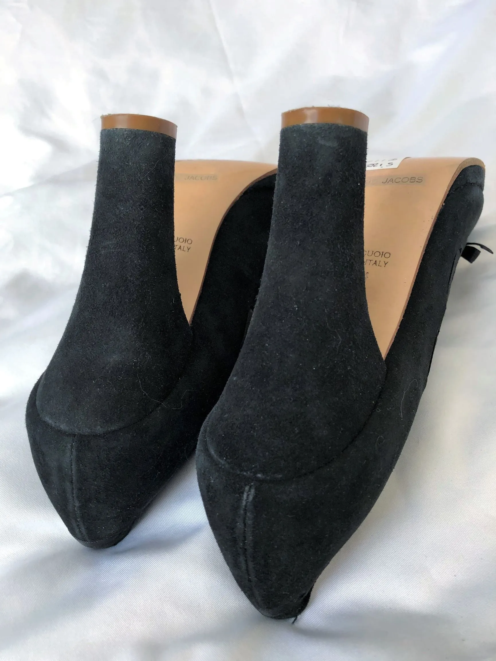 Marc Jacobs Size 7.5 Navy Suede Ribbon Pumps