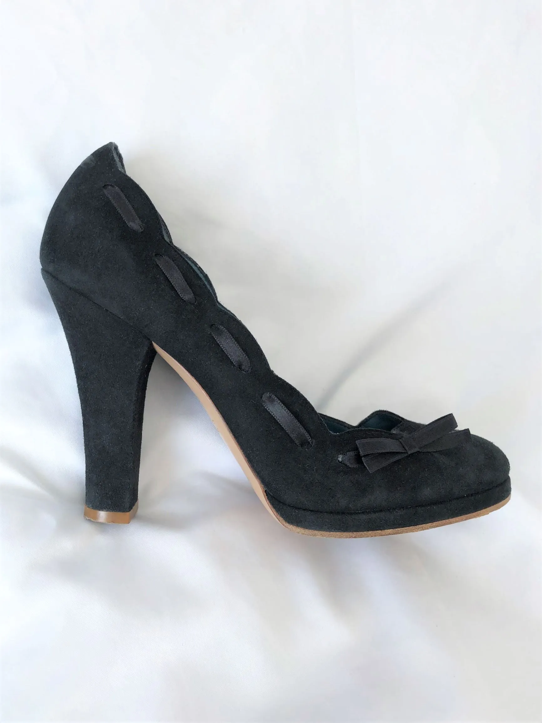 Marc Jacobs Size 7.5 Navy Suede Ribbon Pumps