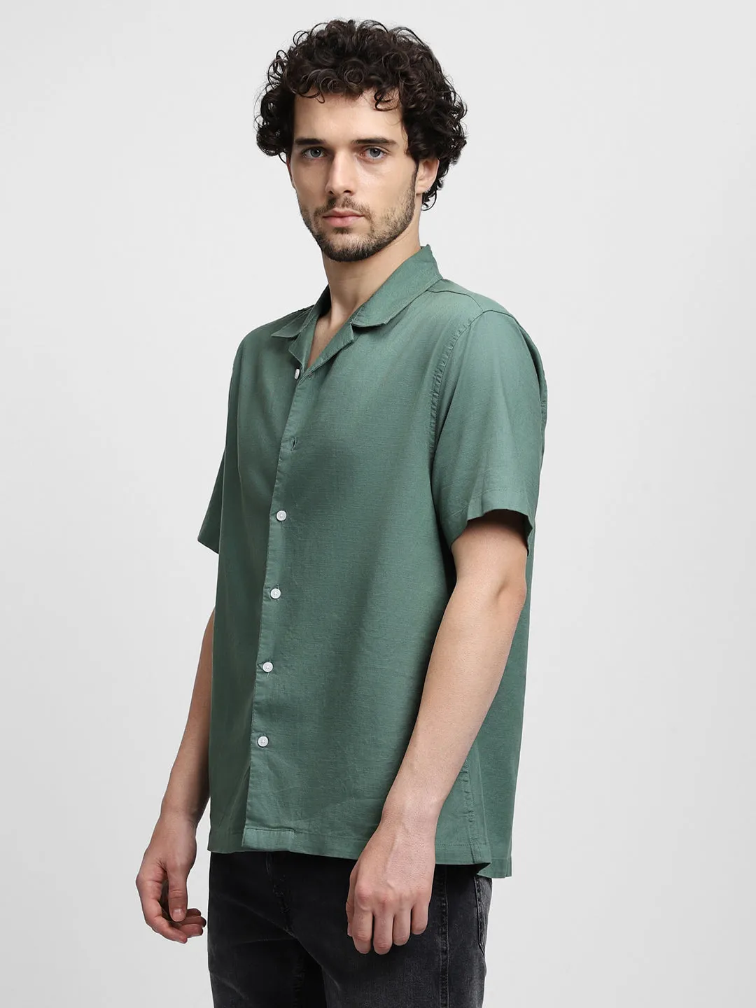 Men's Spread Collar Regular Fit Solid Pink Shirt
